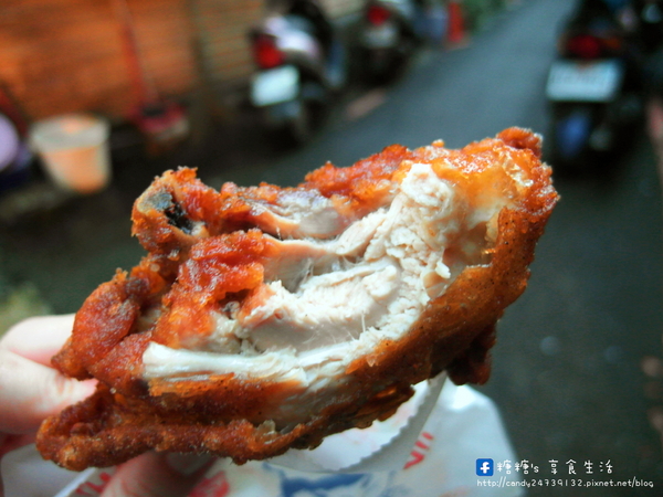 現炸雞翅:〖台中│美食〗西安街現炸雞翅 ❤ 逢甲巷弄排隊美食,現炸雞翅香噴噴出爐,外皮香脆,肉質軟嫩多汁,雞腿、雞翅、雞塊都不錯!!