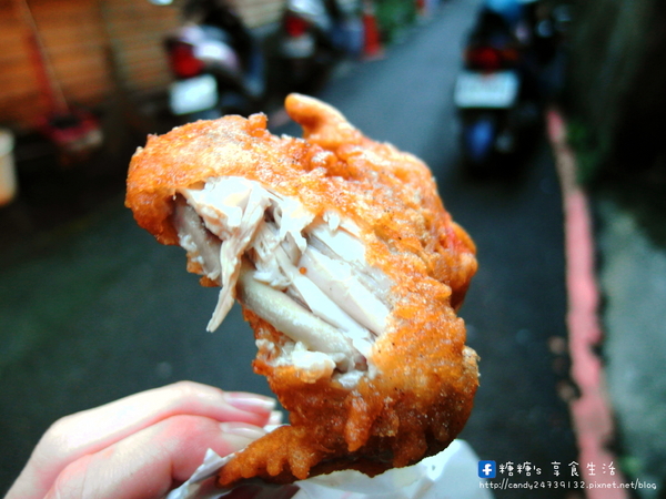 現炸雞翅:〖台中│美食〗西安街現炸雞翅 ❤ 逢甲巷弄排隊美食,現炸雞翅香噴噴出爐,外皮香脆,肉質軟嫩多汁,雞腿、雞翅、雞塊都不錯!!