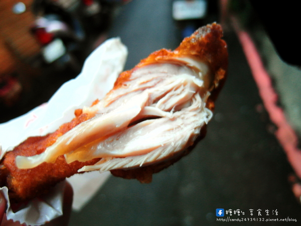 現炸雞翅:〖台中│美食〗西安街現炸雞翅 ❤ 逢甲巷弄排隊美食,現炸雞翅香噴噴出爐,外皮香脆,肉質軟嫩多汁,雞腿、雞翅、雞塊都不錯!!