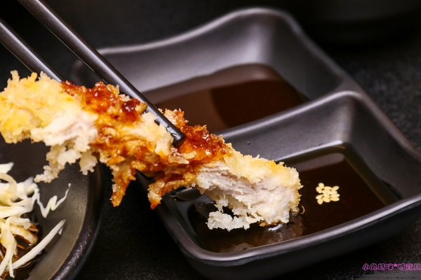 小學日燒肉丼食堂：【內湖巷弄美食】☼小學日燒肉丼食堂☼內科美食/教室主題餐廳/捷運港墘、西湖站/自製蔬果燒烤醬汁，香甜不死鹹，美味的燒肉，懷念的小學教室食堂