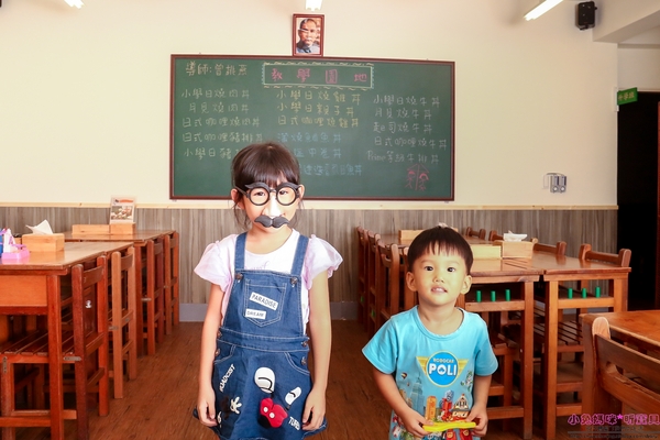 小學日燒肉丼食堂：【內湖巷弄美食】☼小學日燒肉丼食堂☼內科美食/教室主題餐廳/捷運港墘、西湖站/自製蔬果燒烤醬汁，香甜不死鹹，美味的燒肉，懷念的小學教室食堂