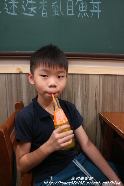 小學日燒肉丼食堂：【台北內湖區】內湖燒肉丼推薦『小學日燒肉丼食堂』教室餐廳/主題餐廳/捷運港漧、內湖站