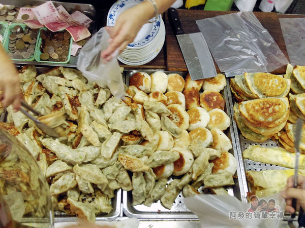 來來早點07-手沒停過的店員