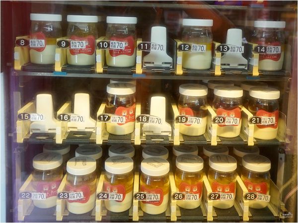 24hour粉紅爆.法式手作甜點(西門町):西門町24hour手作甜點販賣機【粉紅爆.法式手作甜點】