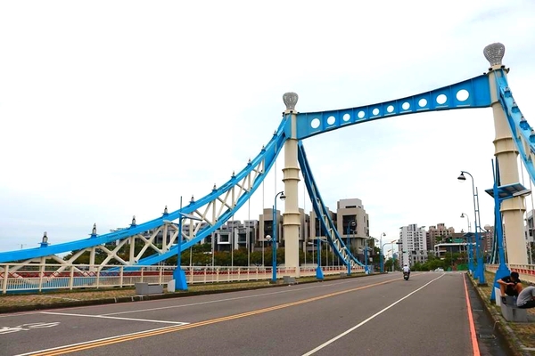 台中大坑藍天白雲橋：【台中景點】藍天白雲橋~絕美的異國風，以優雅的古典姿態展望藍天白雲