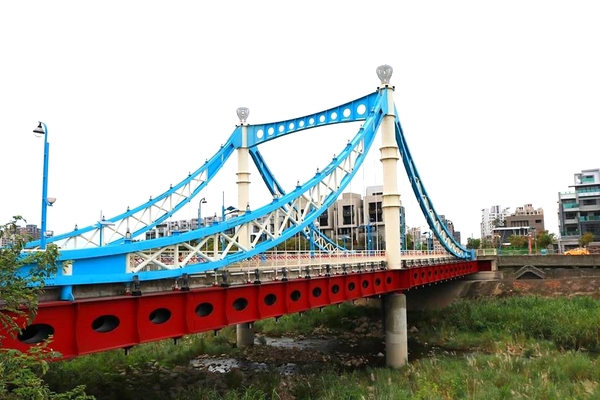 台中大坑藍天白雲橋：【台中景點】藍天白雲橋~絕美的異國風，以優雅的古典姿態展望藍天白雲