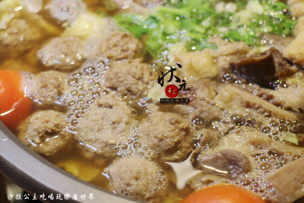 狀元紅牛肉火鍋專家林森店 - 五條通:中山巷弄美食『狀元紅牛肉火鍋專家(林森店 )』五條通/捷運南京松江火鍋