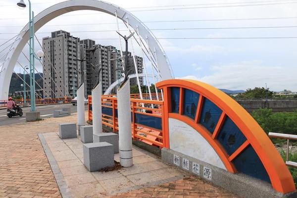 新桃花源橋：【台中景點】新桃花源橋~新桃花源勾出山窮水盡疑無路，柳暗花明又一村的情境