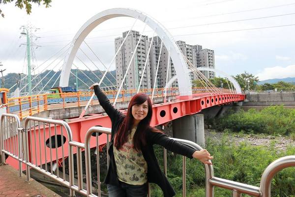 新桃花源橋：【台中景點】新桃花源橋~新桃花源勾出山窮水盡疑無路，柳暗花明又一村的情境