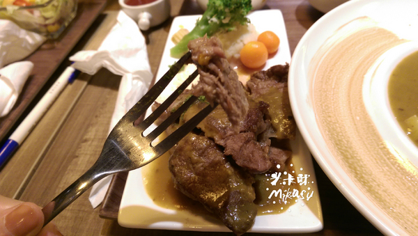 咖哩捌捌100%概念店(大魯閣草衙道):【高雄/食﹡前鎮】大魯閣草衙道餐廳.摩天輪炸物敲可愛.咖哩捌捌100%概念店(大魯閣草衙道)