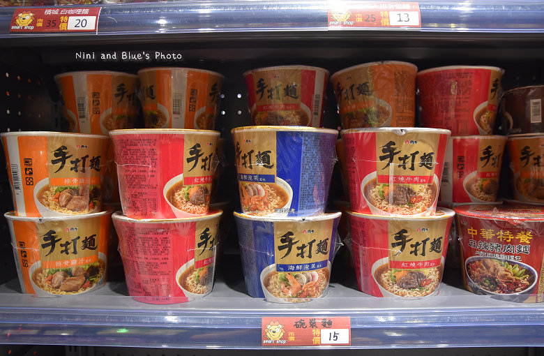 台中獅賣特即期良品進口零食餅乾泡麵38