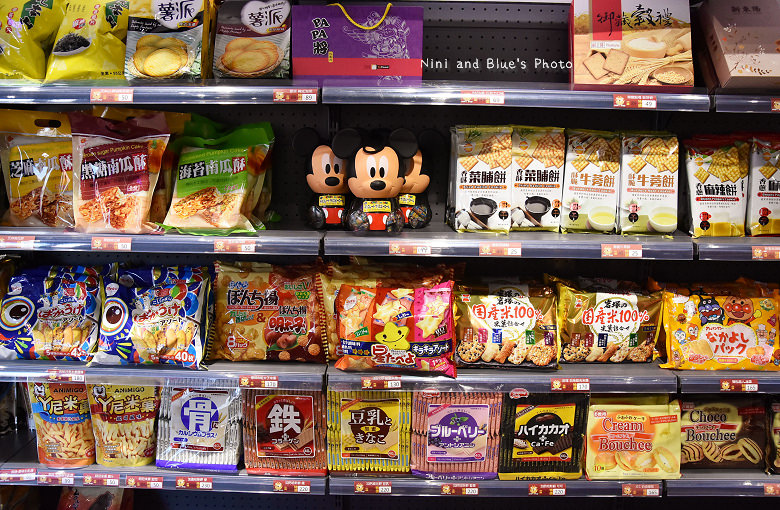 台中獅賣特即期良品進口零食餅乾泡麵04