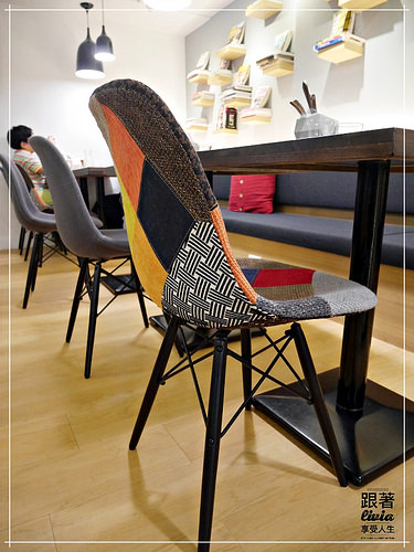 1025-Voyage Addiction Cafe 18