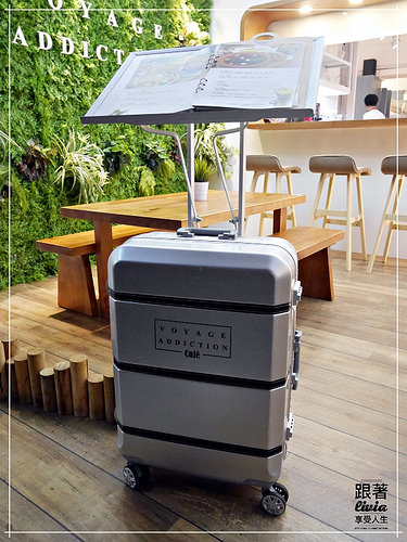 1025-Voyage Addiction Cafe 3