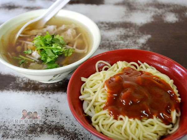 林記香菇赤肉羹07-乾麵與與肉羹湯