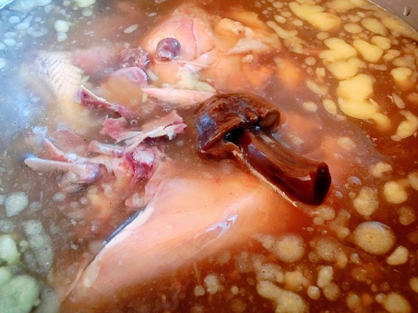 頂級香檳茸養生燉雞湯:頂級香檳茸養生燉雞湯