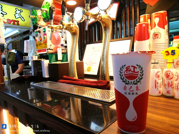 自己來紅茶鮮乳(逢甲店):〖台中│美食〗自己來紅茶鮮乳(逢甲店) ❤ 逢甲夜市新玩意!!自己動手倒飲料、封口、裝袋~除了牛乳外,還有羊乳及牛羊乳可以混搭唷!!