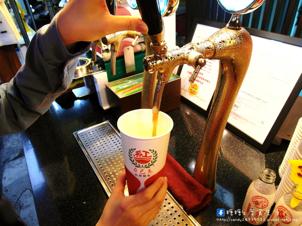 自己來紅茶鮮乳(逢甲店):〖台中│美食〗自己來紅茶鮮乳(逢甲店) ❤ 逢甲夜市新玩意!!自己動手倒飲料、封口、裝袋~除了牛乳外,還有羊乳及牛羊乳可以混搭唷!!