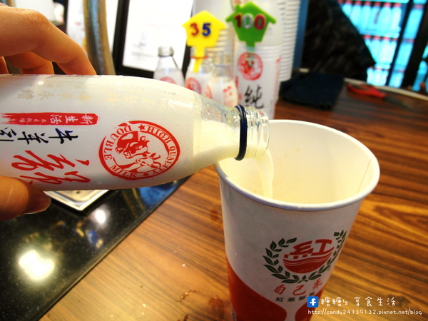 自己來紅茶鮮乳(逢甲店):〖台中│美食〗自己來紅茶鮮乳(逢甲店) ❤ 逢甲夜市新玩意!!自己動手倒飲料、封口、裝袋~除了牛乳外,還有羊乳及牛羊乳可以混搭唷!!