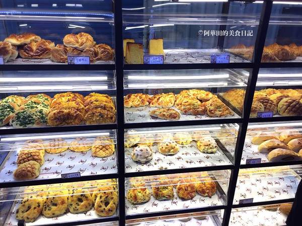 糖少爺麵包：【苗栗竹南頭份】夜市起家後開了門市，現在以麵包車型式回歸，便宜又好吃的糖少爺麵包！