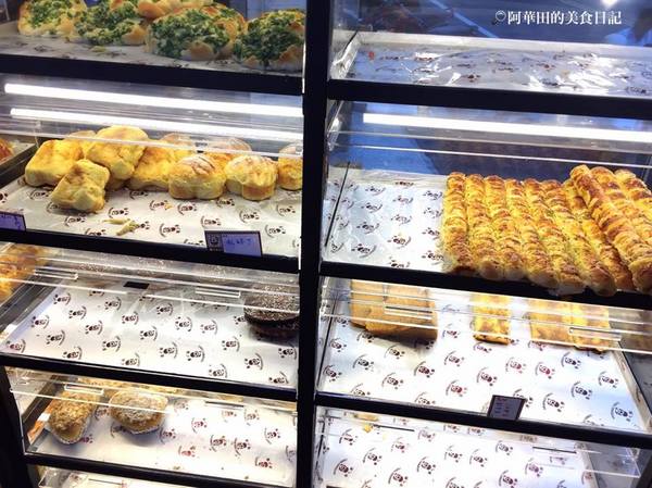 糖少爺麵包：【苗栗竹南頭份】夜市起家後開了門市，現在以麵包車型式回歸，便宜又好吃的糖少爺麵包！