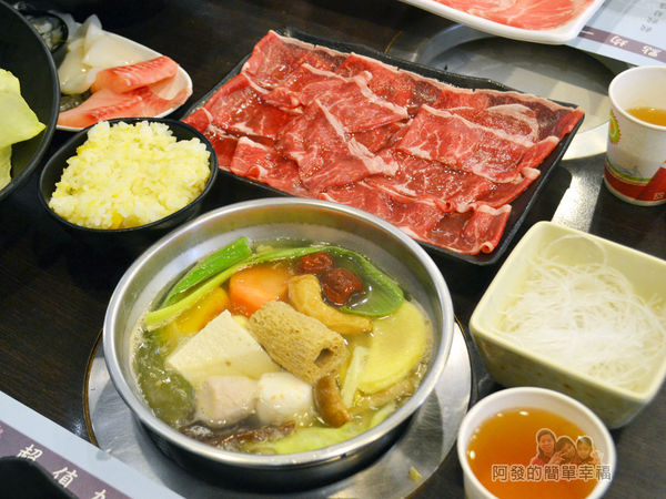 鍋饕精緻涮涮鍋28-先下菜盤