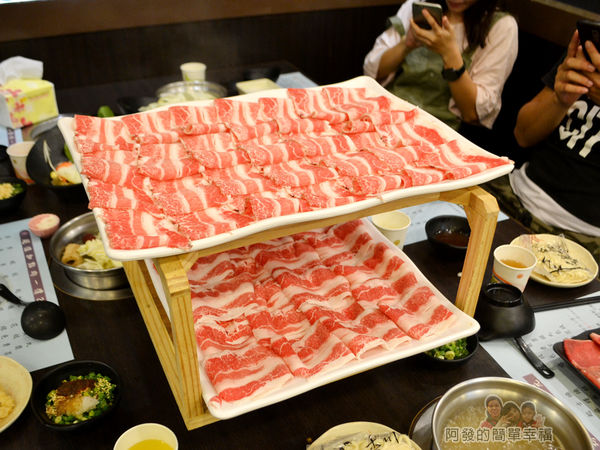 鍋饕精緻涮涮鍋25-超級兩大盤看起來就很威