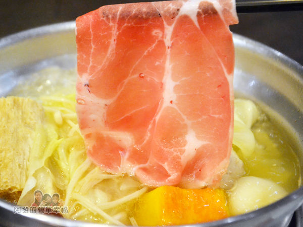 鍋饕精緻涮涮鍋35-涮TORO黑豚肉