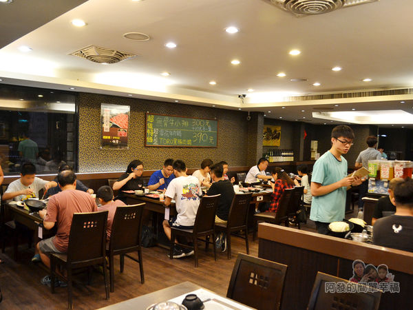 鍋饕精緻涮涮鍋06-店內環境-相較一般平價店寬敞舒適