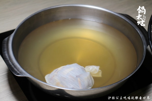 鍋太炫:後山埤蝶豆花火鍋『鍋太炫』近五分埔/白飯、麵、冬粉無限供應