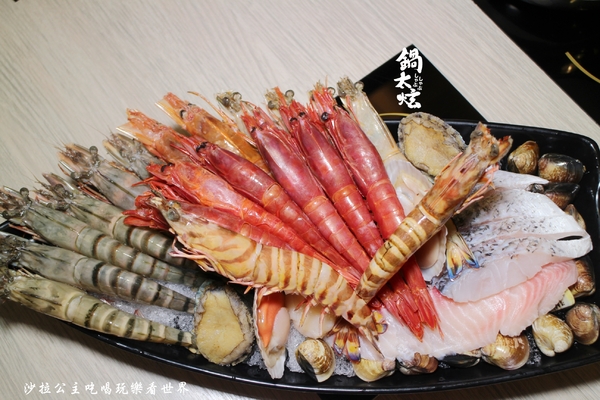 鍋太炫:後山埤蝶豆花火鍋『鍋太炫』近五分埔/白飯、麵、冬粉無限供應