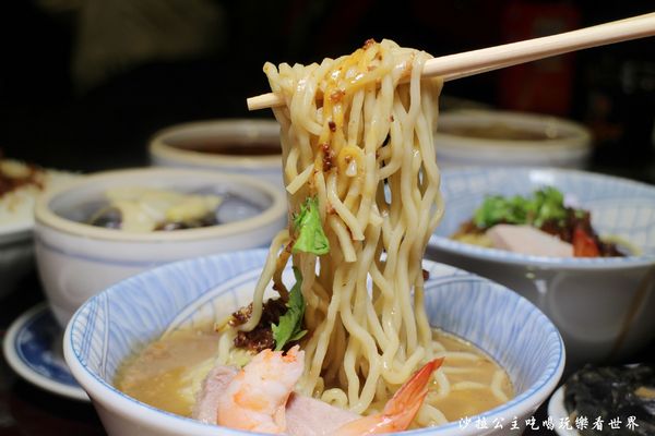 李洪担仔麵:中和興南夜市美食『李洪担仔麵』熱炒/宵夜/捷運南勢角站