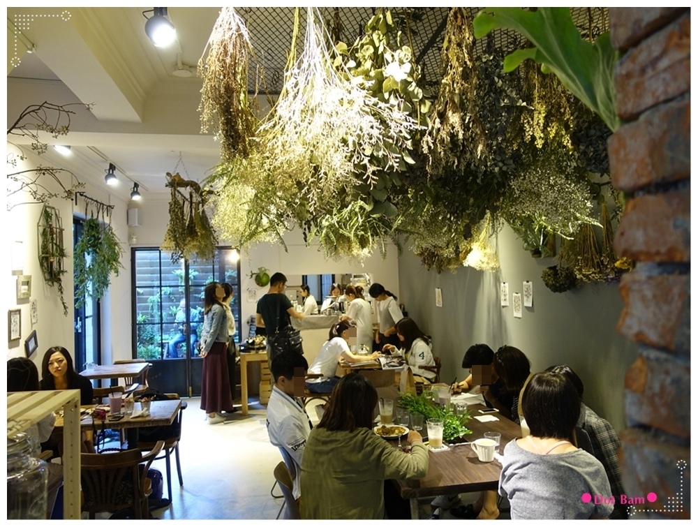 ​​黑鳶 店內 1.JPG