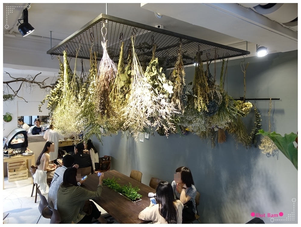 ​​黑鳶 店內 3.JPG