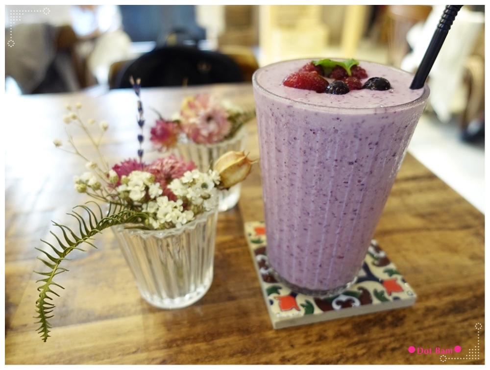 黑鳶 莓果蜂蜜奶昔 1.JPG