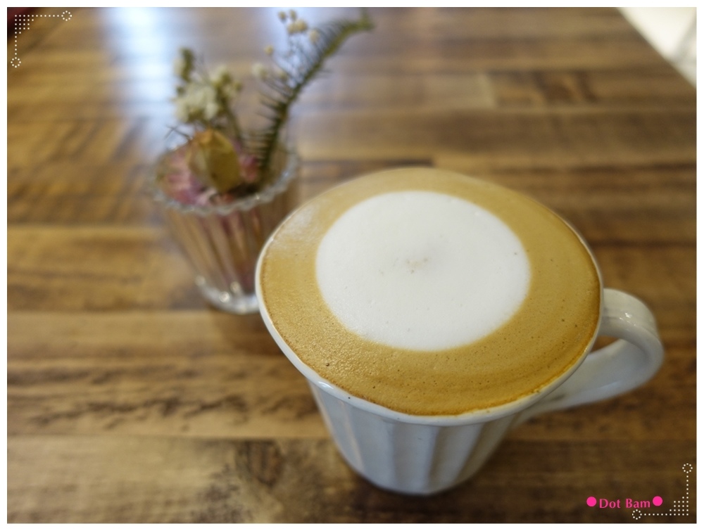 黑鳶 杏仁酒拿鐵 1.JPG