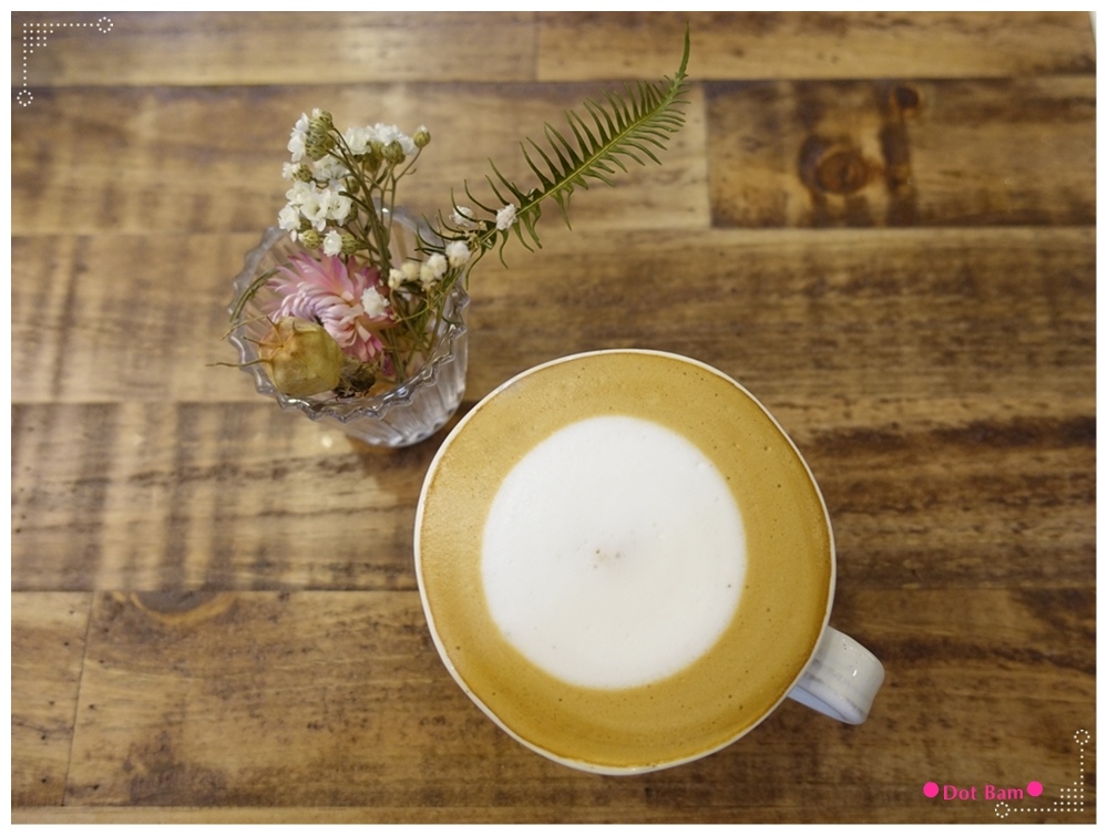 黑鳶 杏仁酒拿鐵 2.JPG