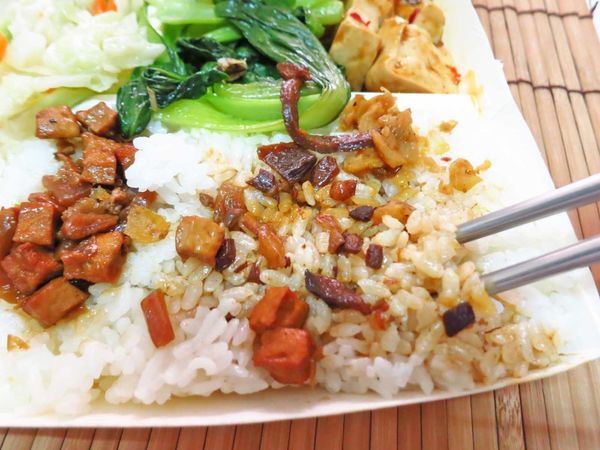 【蘆洲美食】現炸水晶排骨-現炸雞腿便當