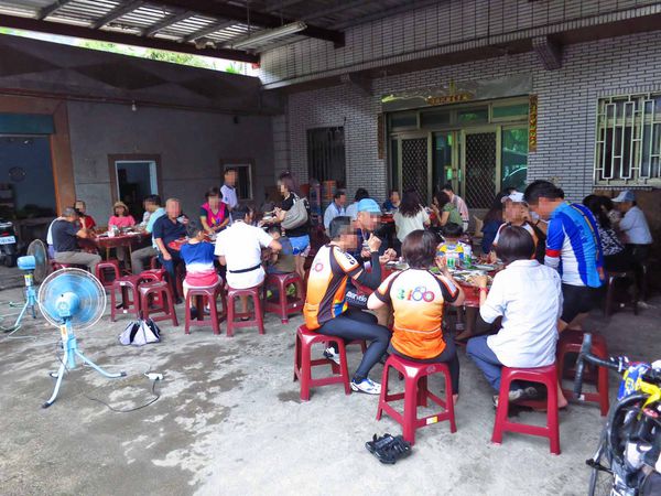 【三峽】東眼桶仔雞-深山中的炭香烤雞