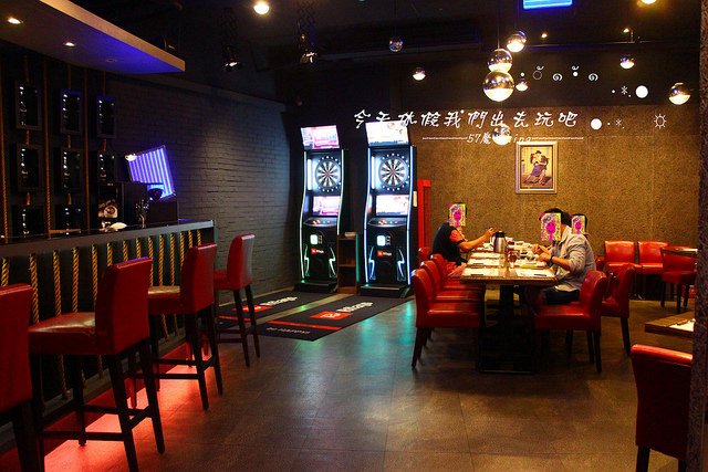 火地島：[台中♥西區]火地島。阿根廷慢火料理。炭烤風味-牛排.豬排.雞排(愛評體驗團)