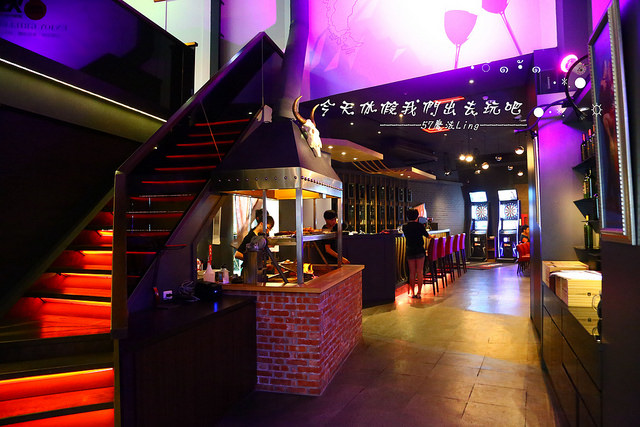 火地島：[台中♥西區]火地島。阿根廷慢火料理。炭烤風味-牛排.豬排.雞排(愛評體驗團)