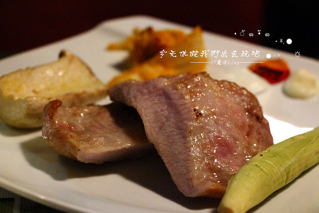 火地島：[台中♥西區]火地島。阿根廷慢火料理。炭烤風味-牛排.豬排.雞排(愛評體驗團)