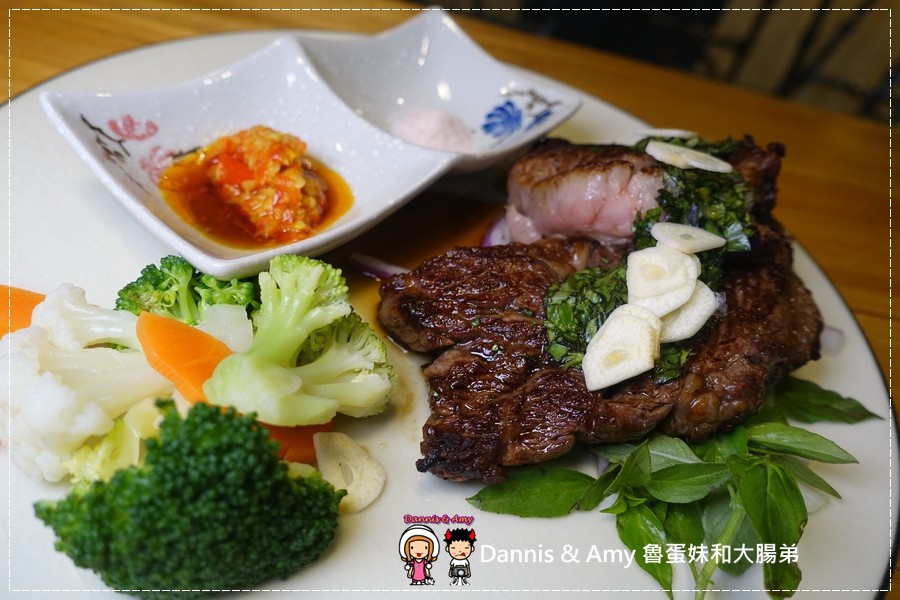 20161202《新竹南寮美食》失落沙洲主題餐廳-鎖住肉汁的窯烤牛排x脆皮德國豬腳ｘ彩虹冰沙︱近南寮漁港17公里海岸線（附影片） (23).jpg