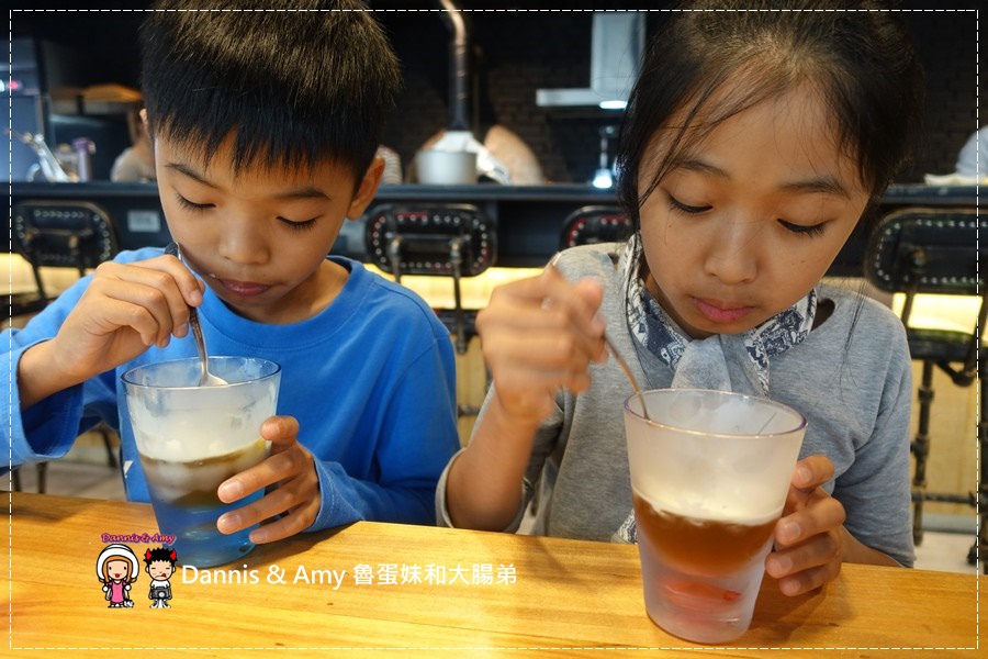 20161202《新竹南寮美食》失落沙洲主題餐廳-鎖住肉汁的窯烤牛排x脆皮德國豬腳ｘ彩虹冰沙︱近南寮漁港17公里海岸線（附影片） (9).jpg