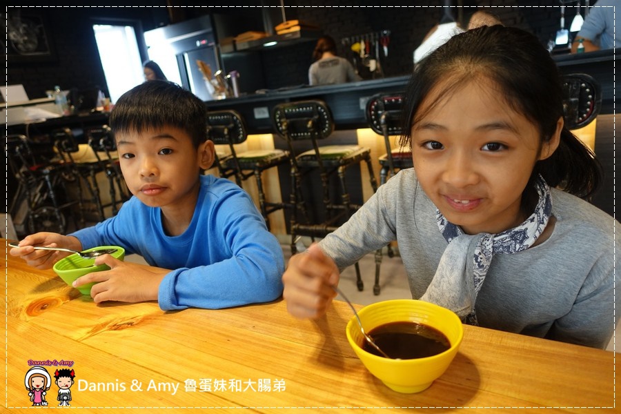 20161202《新竹南寮美食》失落沙洲主題餐廳-鎖住肉汁的窯烤牛排x脆皮德國豬腳ｘ彩虹冰沙︱近南寮漁港17公里海岸線（附影片） (36).jpg