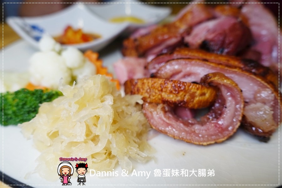 20161202《新竹南寮美食》失落沙洲主題餐廳-鎖住肉汁的窯烤牛排x脆皮德國豬腳ｘ彩虹冰沙︱近南寮漁港17公里海岸線（附影片） (11).jpg