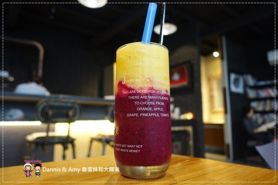 20161202《新竹南寮美食》失落沙洲主題餐廳-鎖住肉汁的窯烤牛排x脆皮德國豬腳ｘ彩虹冰沙︱近南寮漁港17公里海岸線（附影片） (18).jpg