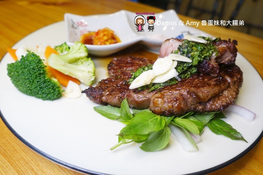 20161202《新竹南寮美食》失落沙洲主題餐廳-鎖住肉汁的窯烤牛排x脆皮德國豬腳ｘ彩虹冰沙︱近南寮漁港17公里海岸線（附影片） (21).jpg