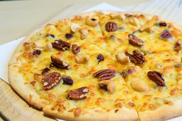 來我家吃披薩手工窯烤專賣店：【桃園美食】『來我家吃披薩手工窯烤專賣店』豆鼓臭豆腐、堅果榴槤、三杯青醬筊白筍~台灣味小吃也能變成披薩