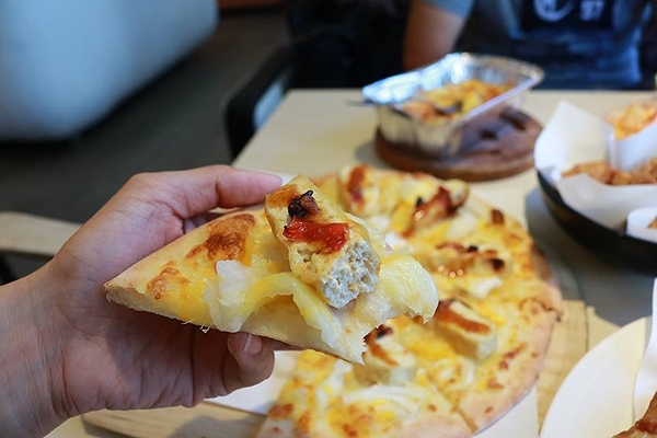 來我家吃披薩手工窯烤專賣店：【桃園美食】『來我家吃披薩手工窯烤專賣店』豆鼓臭豆腐、堅果榴槤、三杯青醬筊白筍~台灣味小吃也能變成披薩